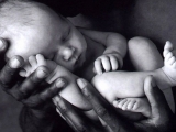 Il contatto dei neonati con la mamma: un bisogno, niente altro
